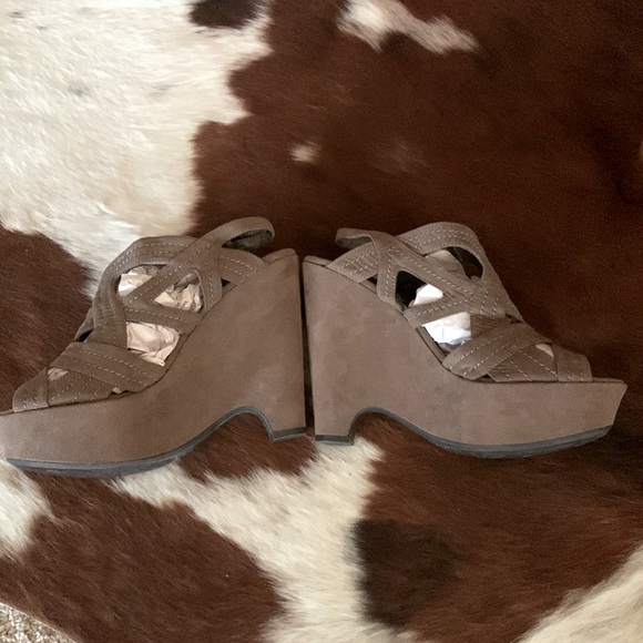 Sexy- Strappy- Platform Sandals - Picture 7 of 8